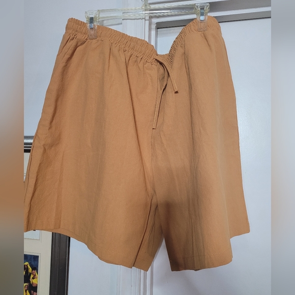 Women shorts - Picture 1 of 4